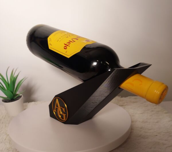 Personalisierter 3D-gedruckter Weinhalter mit Initialen in Gold