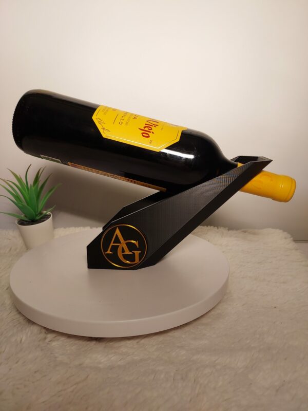 Personalisierter 3D-gedruckter Weinhalter mit Initialen in Gold