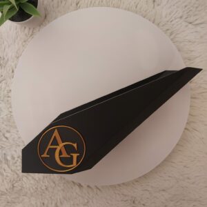 Personalisierter 3D-gedruckter Weinhalter mit Initialen in Gold