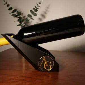 R.J.-Winholder-Weinhalter-mit-Initialen-in-Gold-personalisiert-Gedeckter-Tisch