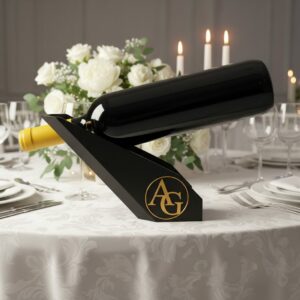 R.J.-Winholder-Weinhalter-mit-Initialen-in-Gold-personalisiert-Gedeckter-Tisch1