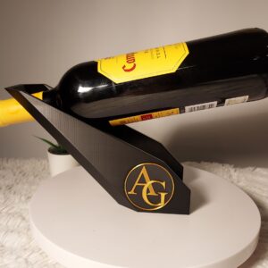 Personalisierter 3D-gedruckter Weinhalter mit Initialen in Gold