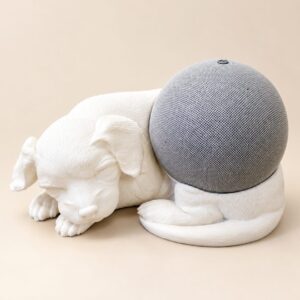 Alexa_Echo_Dot_Hund_wei&szlig;